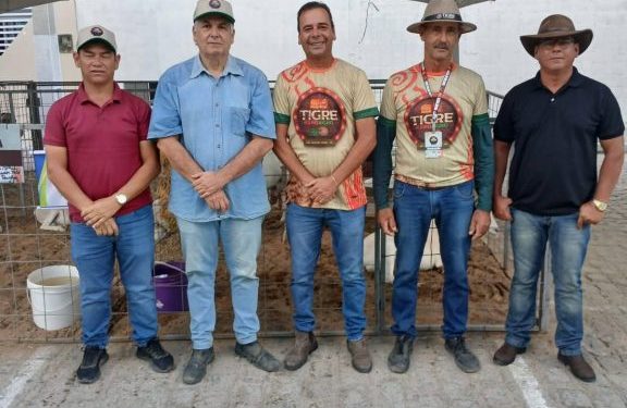 Vice-prefeito Cajó Menezes e equipe da Secretaria de Agricultura prestigiam 1ª Expotigre