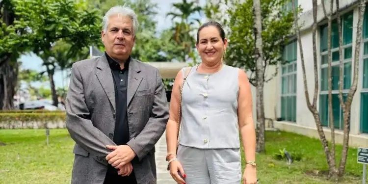 Prefeita Ana Paula e vice-prefeito Cajó Menezes concedem entrevista coletiva nesta segunda-feira em Monteiro