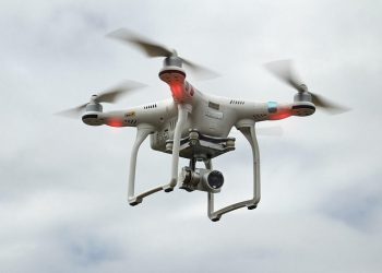 Pilotos de drones devem fazer cadastro até quarta-feira (24) para voos em eventos na orla de João Pessoa