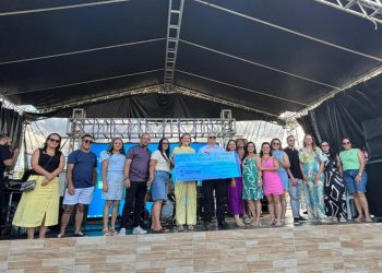 Prefeita Ana Paula realiza pagamento do Prêmio por Desempenho aos professores