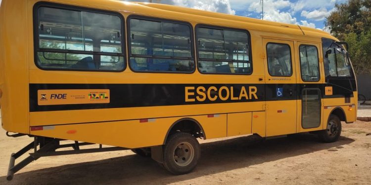Ônibus escolares da Prefeitura de Sumé são 100% aprovados em vistoria do Detran Ônibus escolares da Prefeitura de Sumé são 100% aprovados em vistoria do Detran