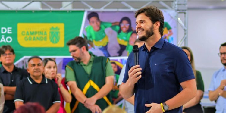 Pela segunda vez, Bruno concede reajuste aos professores acima do piso nacional e reforça compromisso com a educação em Campina Grande