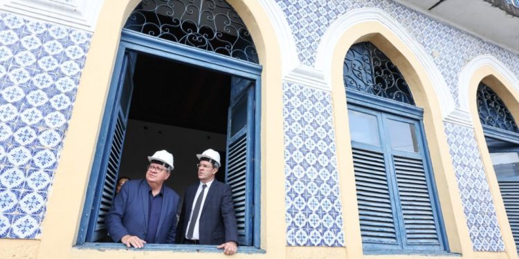 João Azevêdo inspeciona obra do Casarão dos Azulejos e destaca ações do Governo na revitalização do Centro Histórico de João Pessoa
