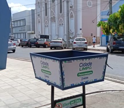 Cidade mais limpa: Secretaria de Infraestrutura inicia instalação de lixeiras maiores e mais eficientes