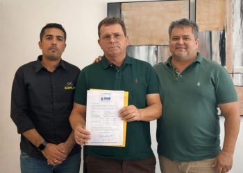 Prefeito Manezinho Lourenço autoriza funcionamento da empresa responsável pela pavimentação asfáltica entre Sumé e São José dos Cordeiros