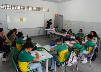 Campina Grande concede reajuste de 6% para professores da rede municipal, acima do piso nacional de 5,4%