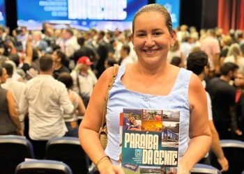 Prefeita Ana Paula participa de lançamento de revista com ações do Governo do Estado e reforça compromisso com o desenvolvimento da Paraíba e de Monteiro
