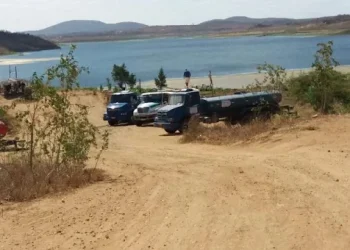 Sem receber há três meses, pipeiros ameaçam parar distribuição de água na Paraíba