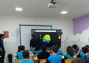 PB supera média nacional em conectividade escolar e impulsiona adoção de telas interativas