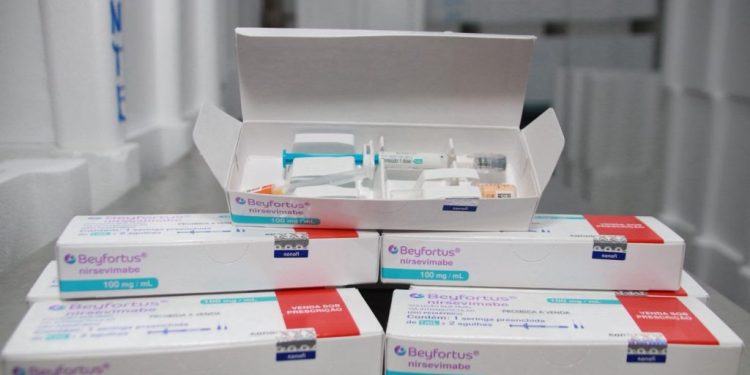 Paraíba amplia o cuidado de bebês com o início da vacinação contra o Vírus Sincicial Respiratório (VSR)