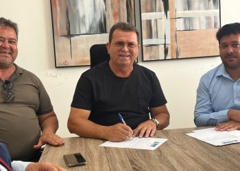 Prefeitura de Sumé dá ordem de serviço para pavimentar mais 12 ruas na cidade.