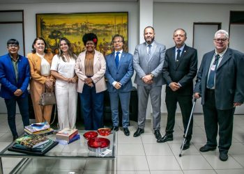 Presidente do TCE-PB recebe em audiência vereadores de Campina Grande