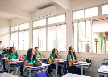 Enquanto o Brasil registra queda no número de crianças e jovens na escola, Campina Grande registra crescimento nas matrículas