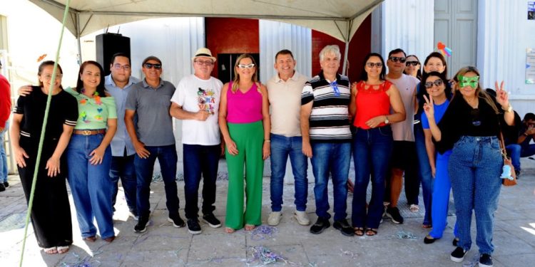 Exposição “Antigos Carnavais” é aberta oficialmente com a presença de autoridades, artistas e o homenageado Bião Nunes