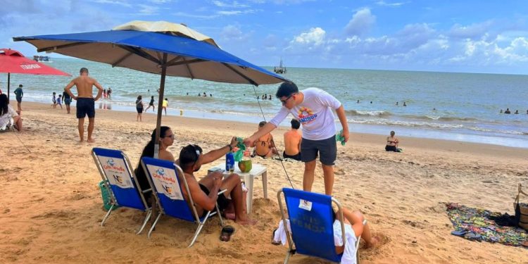 Programa Amigos da Praia encerra temporada com orientações à população na Orla do Cabo Branco