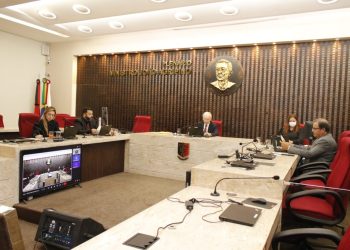 Câmara do TCE-PB acata denúncia de contratos indevidos de professores em  detrimento dos concursados