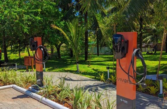 Acidente com estação de recarga de carro elétrico em Cabedelo reforça alerta para condomínios