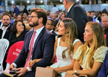 “Apoiar os encontros religiosos é investir nas pessoas e na cidade”, afirma Bruno durante abertura do Carnaval da Paz em Campina Grande