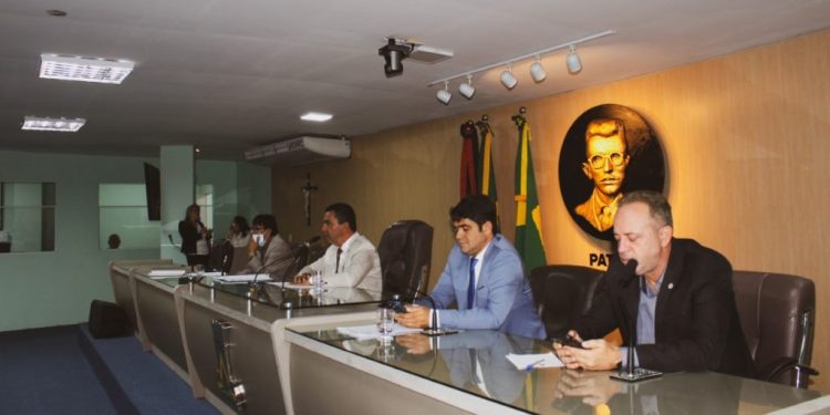 Sessão é marcada por debates sobre segurança, saúde, meio ambiente e gestão pública