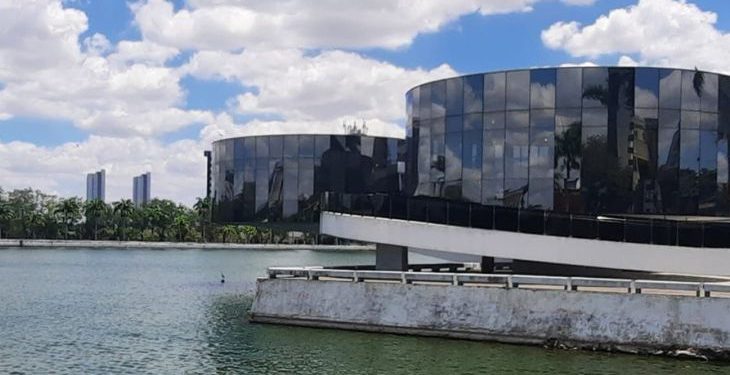 MPPB cobra suspensão das atividades de todos os quiosques do Açude Velho de CG