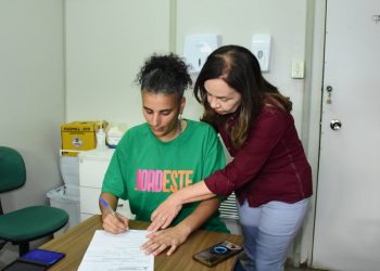 ‘Minha Origem, Minha História’: francesa está em João Pessoa à procura de seus pais biológicos