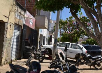 Secretaria de Administração notifica comerciantes sobre ocupação irregular de calçadas