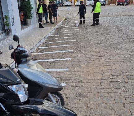 Montran inicia demarcação de vagas para carros e motos no centro de Monteiro