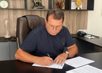Prefeito Manezinho Lourenço encaminha à Câmara projeto que cria premiação para profissionais da Educação