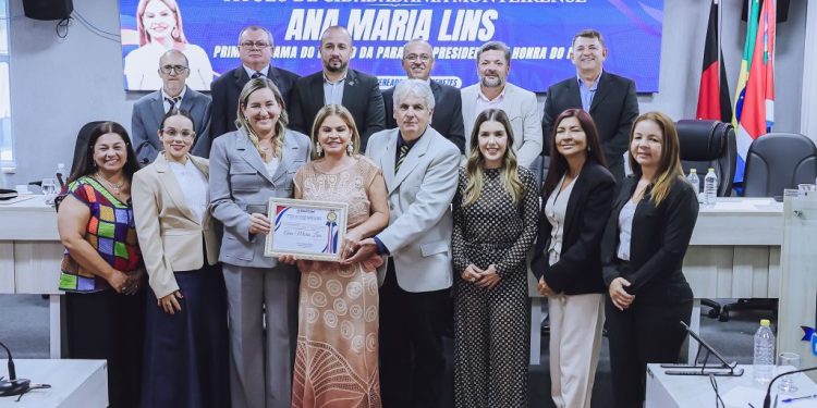 Primeira-dama recebe Título de Cidadã de Monteiro e agradece honraria a todos que contribuem com o artesanato