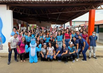 Ana Paula, Cajó Menezes e equipe da Secretaria de Desenvolvimento Social levam ovos de Páscoa para Escolas Municipais
