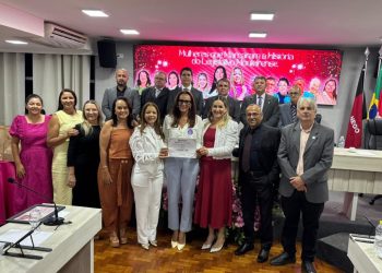 Prefeita Ana Paula, vice Cajó e secretariado, participam de sessão especial em homenagem às mulheres na Câmara Municipal de Monteiro