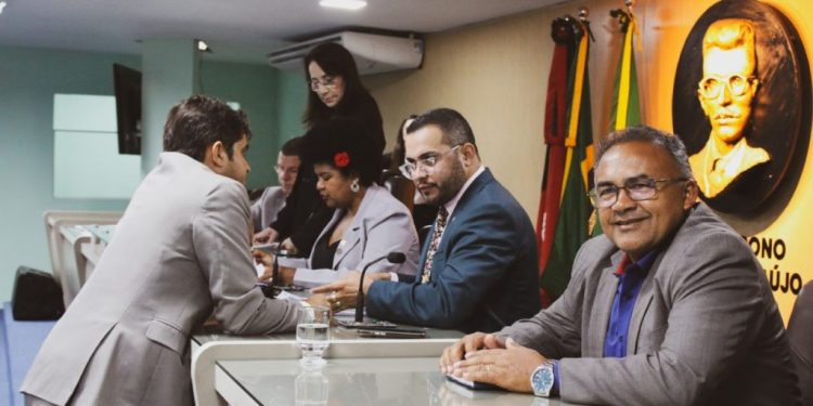 Vereadores debatem preço dos combustíveis, saúde e segurança pública