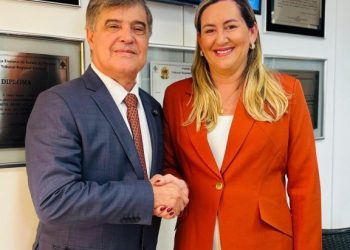 Prefeita Ana Paula se reúne com Deputado Wellington Roberto em Brasília