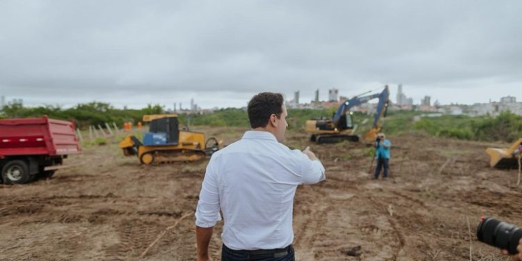 Em Campina Grande: vice-governador inspeciona prolongamento da Floriano Peixoto e participa da Expo Shoes no Centro de Convenções