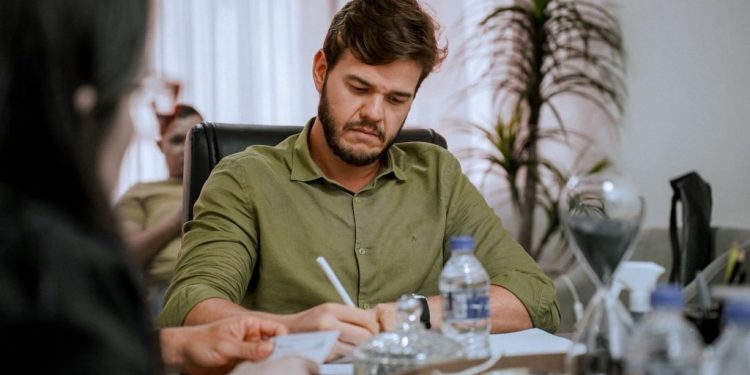 Bruno anuncia que edital do concurso público de Campina Grande será divulgado em maio