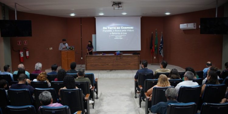 Cientista paraibana da Nasa aborda pesquisas sobre o universo em palestra promovida pelo Governo do Estado