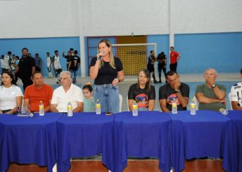 Com homenagem emocionante, Copa Monteirense de Futsal é aberta em noite de ginásio lotado