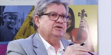 Em Carta de Despedida, João Azevêdo agradece à população paraibana e destaca continuidade do Governo