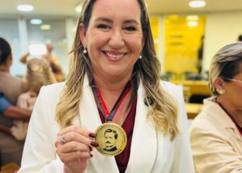 Prefeita Ana Paula Oliveira recebe Medalha Epitácio Pessoa da Assembleia Legislativa Da Paraíba