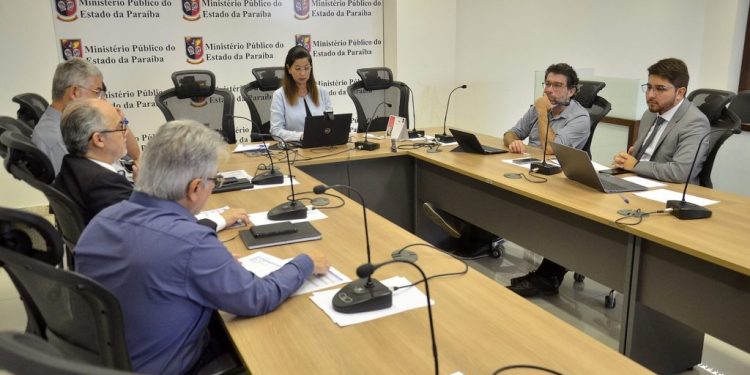 Prefeitura de Campina Grande vai ao Ministério Público e autoriza complementação financeira para retomada de serviços oncológicos da FAP