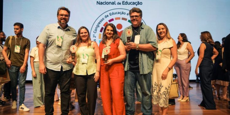 Professores da Rede Municipal de Educação representam Campina Grande com o Prêmio Educador Nota 10 no 20° Seminário Nacional de Educação