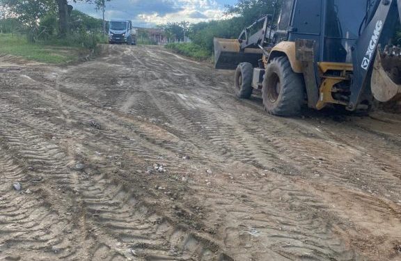 Secretaria de Agricultura intensifica recuperação de estradas na zona rural de Monteiro
