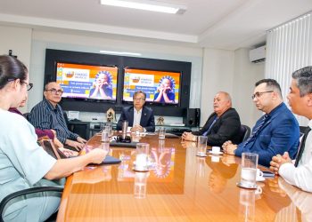 TCE-PB recebe prefeito de Patos para discutir políticas públicas com foco na Primeira Infância