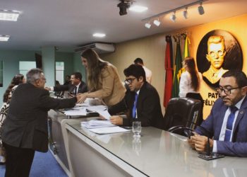 Vereadores aprovam requerimentos e comemoram os 75 anos da Rádio Caturité