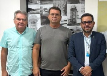 Abastecimento de água de Sumé entra na pauta prioritária em agenda do prefeito na Capital