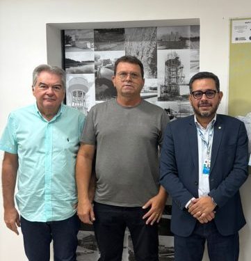 Abastecimento de água de Sumé entra na pauta prioritária em agenda do prefeito na Capital