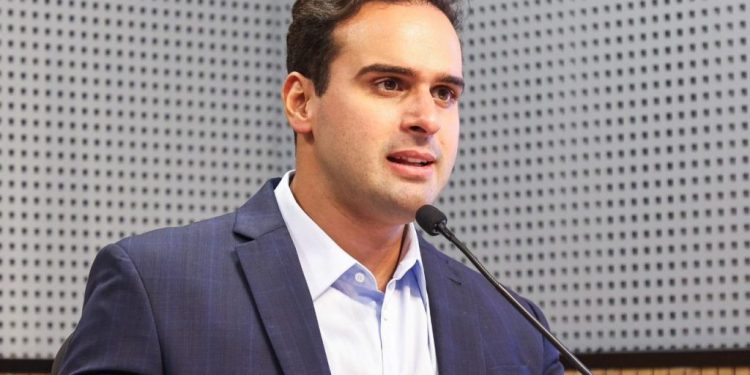 Governador Lucas Ribeiro anuncia pagamento de abril para quarta e quinta-feira