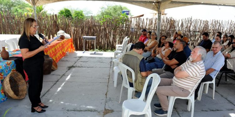 Monteiro sedia grande evento de agricultura familiar com presença de lideranças estaduais