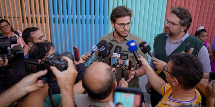 Bruno entrega creche requalificada para 270 crianças nas Malvinas: “ É um investimento que chega para dar mais tranquilidade aos pais e mães”