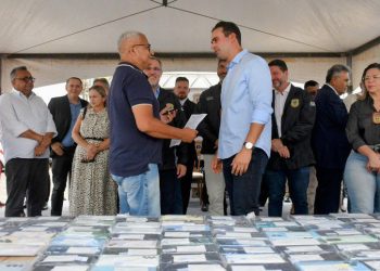 Governador Lucas Ribeiro reforça política de segurança com devolução de 500 celulares pela Operação Recupera